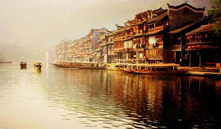 張家界國家森林公園、袁家界、天子山、大峽谷、玻璃橋、鳳凰古城兩晚三日游