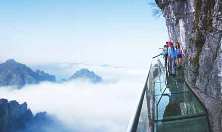 張家界國家森林公園、天子山、袁家界、金鞭溪、十里畫廊、玻璃橋、天門山、玻璃棧道兩晚三日游